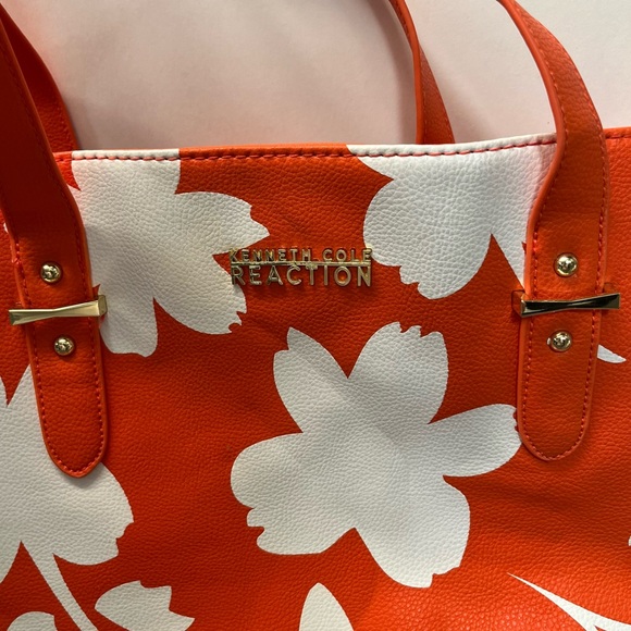 Kenneth Cole Reaction Shoulder Tote - Picture 6 of 11